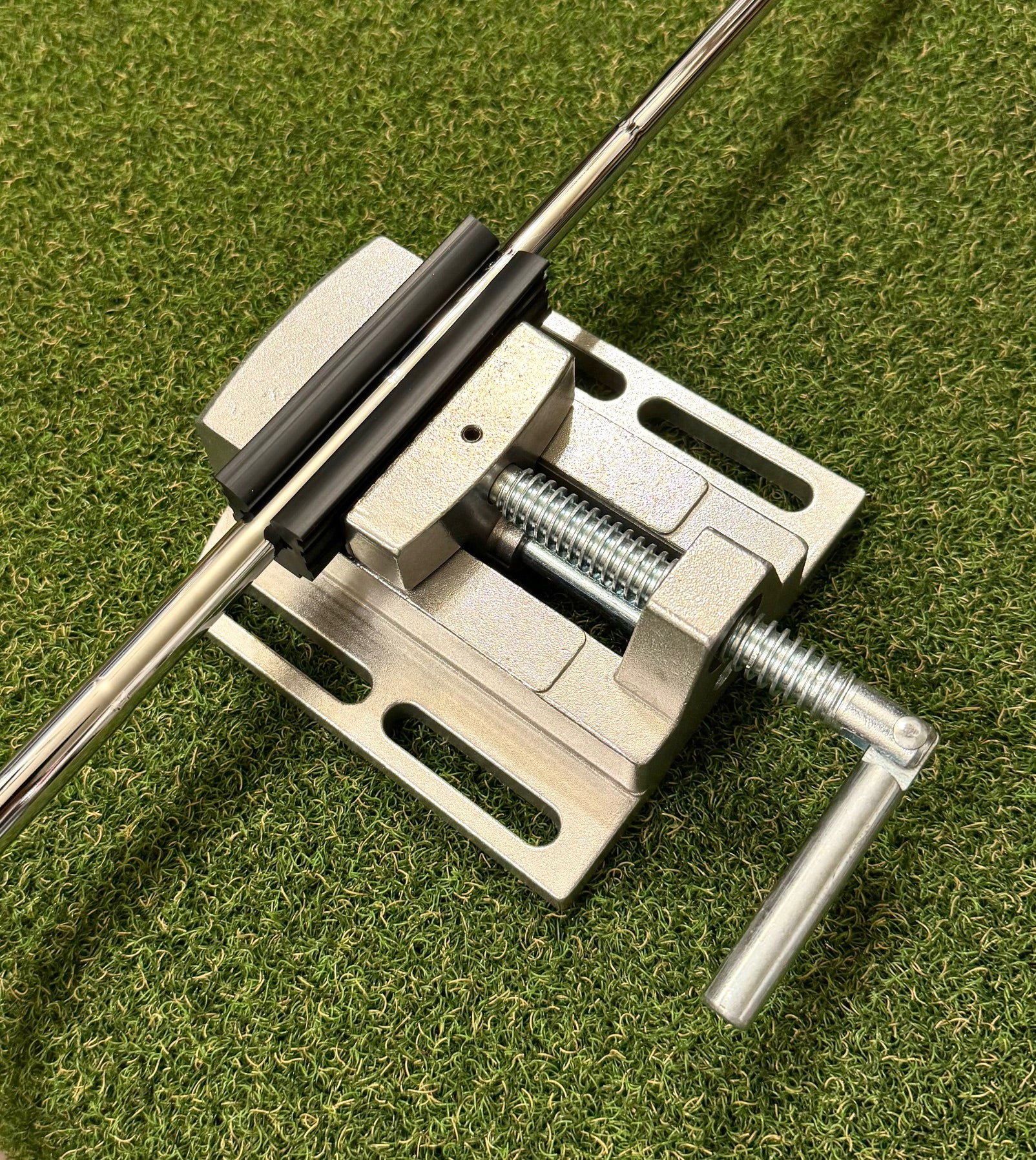 Golf Shaft Vise Clamp Re-Gripping Tool – The Golf Club Trader