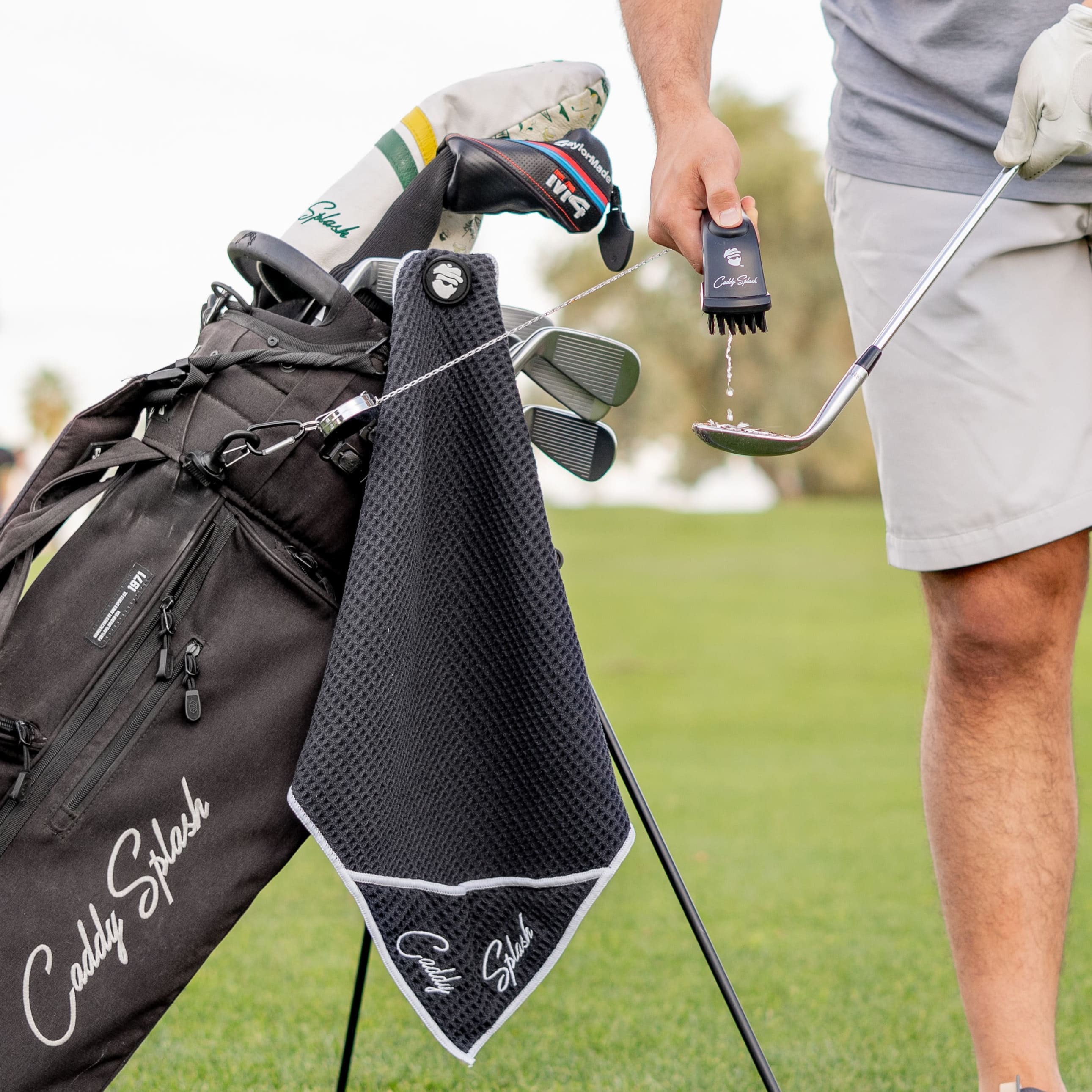 Golf Pocket Mag Towel - Black & Golf Club Water Brush Pro Bundle