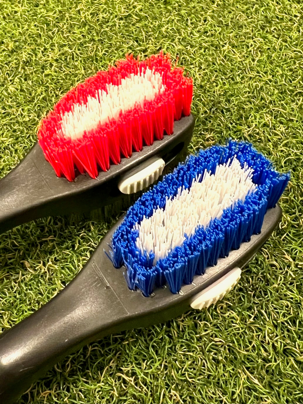 Premium Golf Club Cleaning Brush w/ Magnetic Release & Retractable Groove Spike