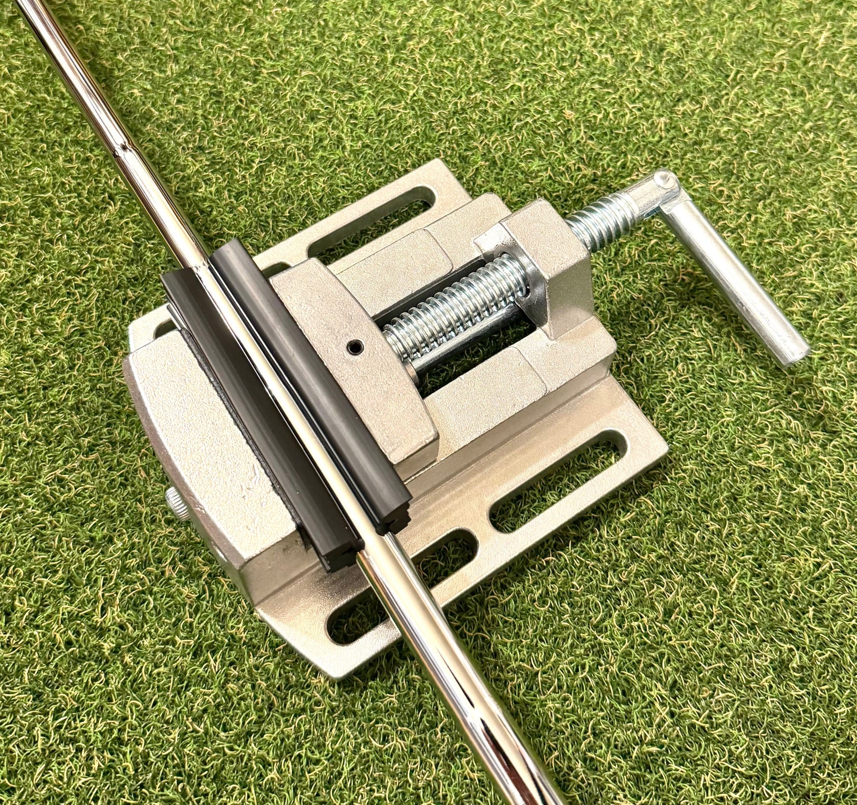 Golf Shaft Vise Clamp Re-Gripping Tool