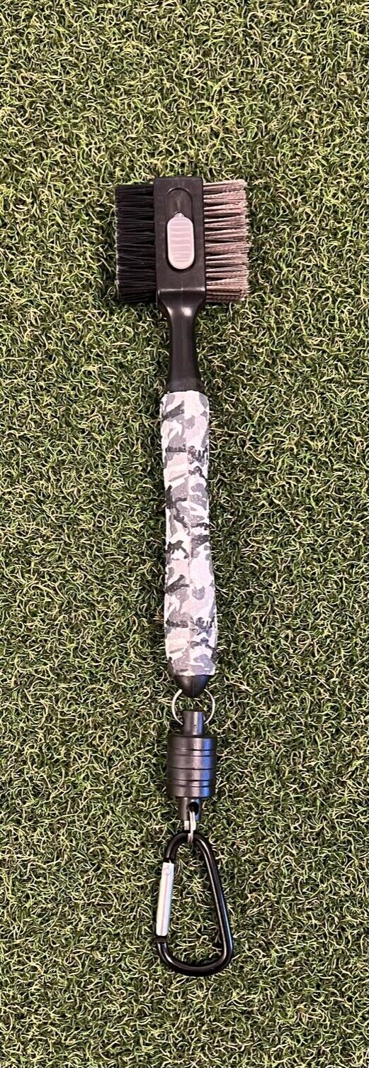 Camo Golf Club Cleaning Brush Magnetic Release/Retractable Spike