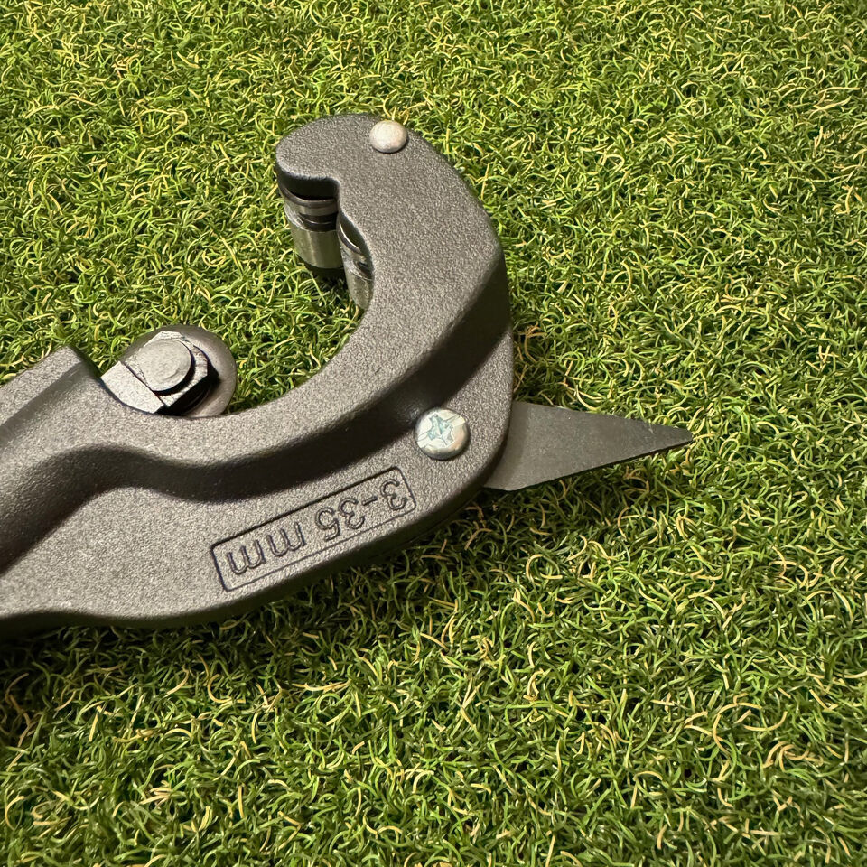 Hand-Held Golf Shaft Cutter Tool